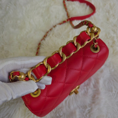 Chanel Quilted Leather Chain Shoulder Bag (Pre-Owned)