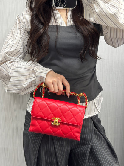 Chanel Quilted Leather Chain Shoulder Bag (Pre-Owned)