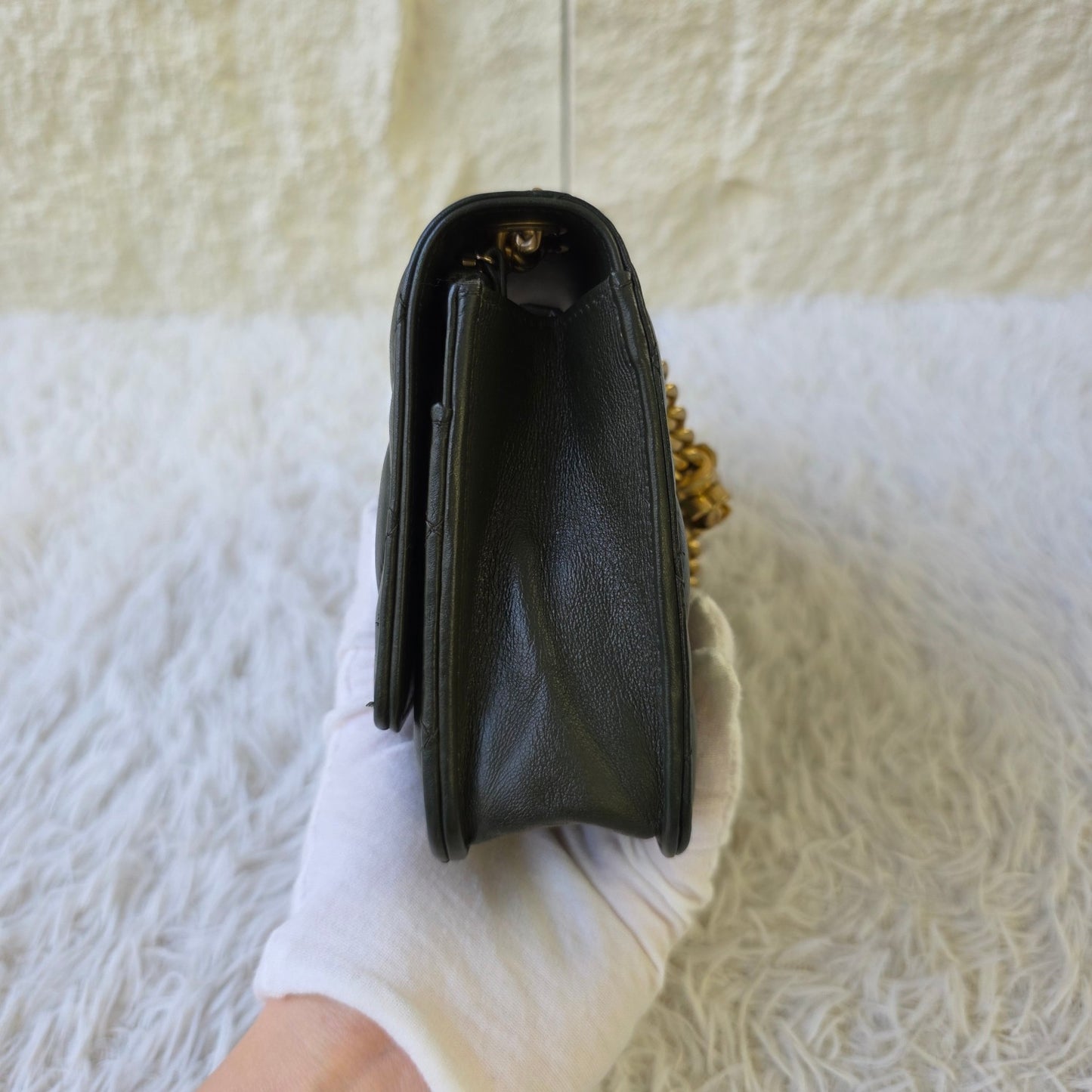 Chanel Quilted Leather Chain Wallet Bag (Pre-Owned)