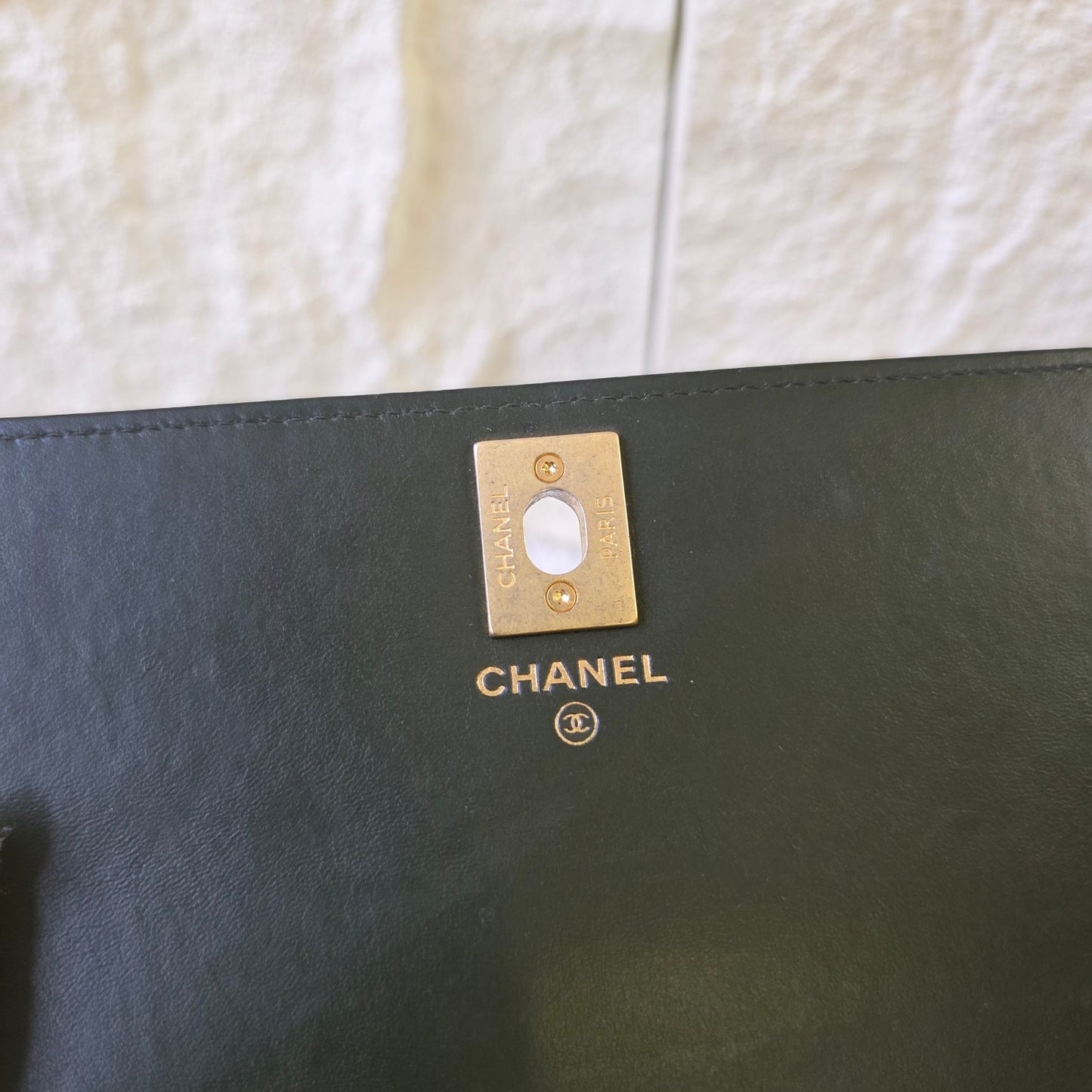 Chanel Quilted Leather Chain Wallet Bag (Pre-Owned)