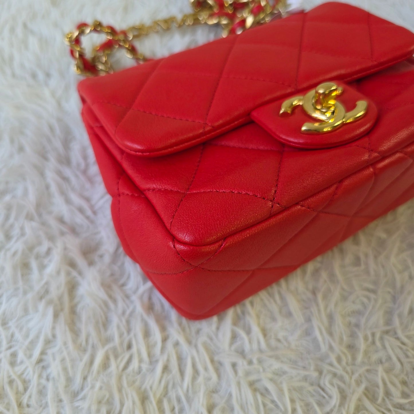 Chanel Red Quilted Lambskin Mini Flap Bag (Pre-Owned)