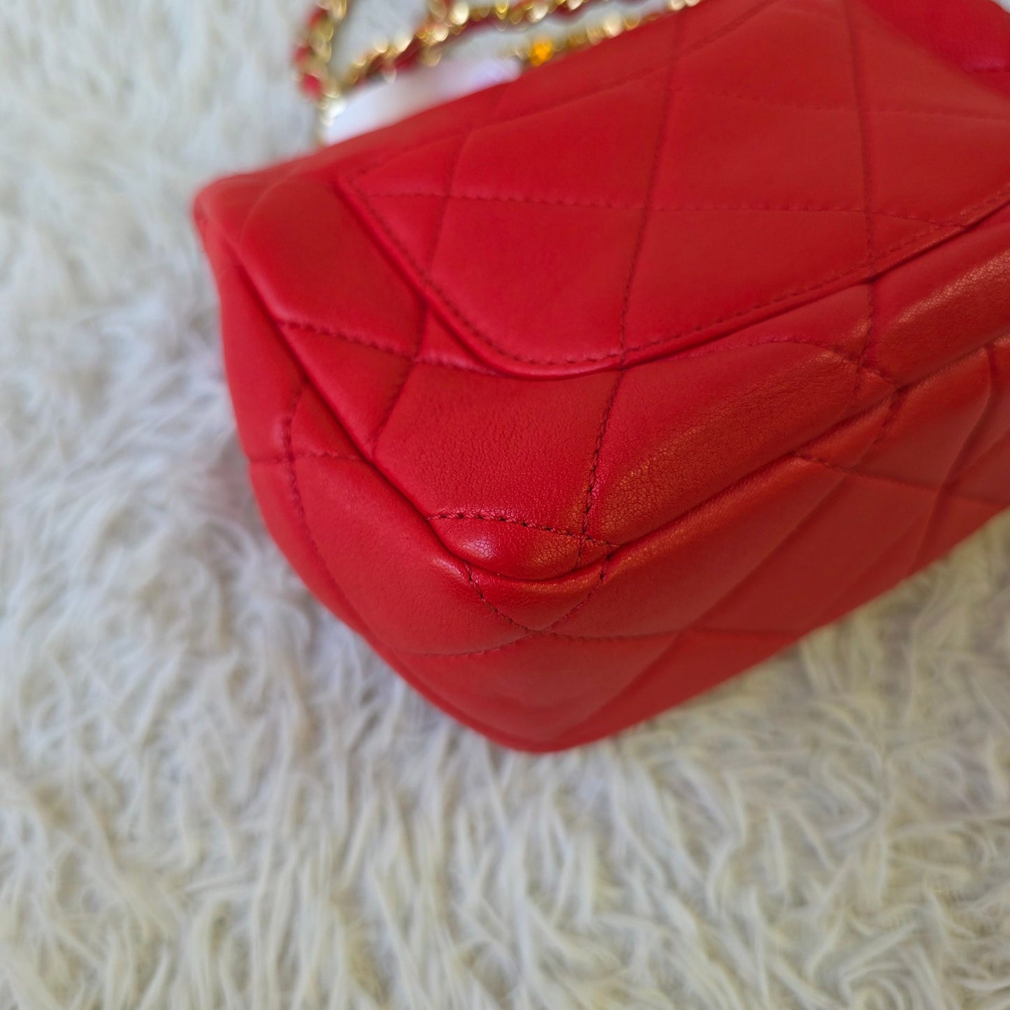 Chanel Red Quilted Lambskin Mini Flap Bag (Pre-Owned)
