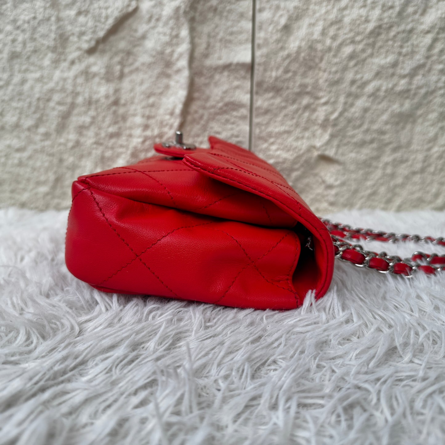 Chanel Red Quilted Lambskin Classic Flap Shoulder Bag (Pre-Owned)