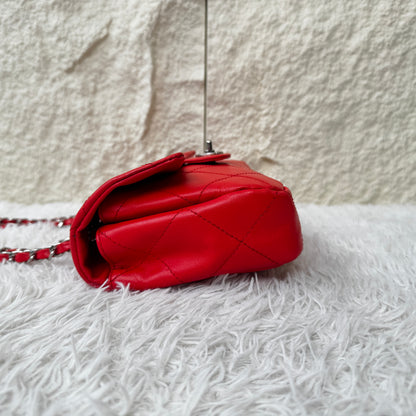Chanel Red Quilted Lambskin Classic Flap Shoulder Bag (Pre-Owned)
