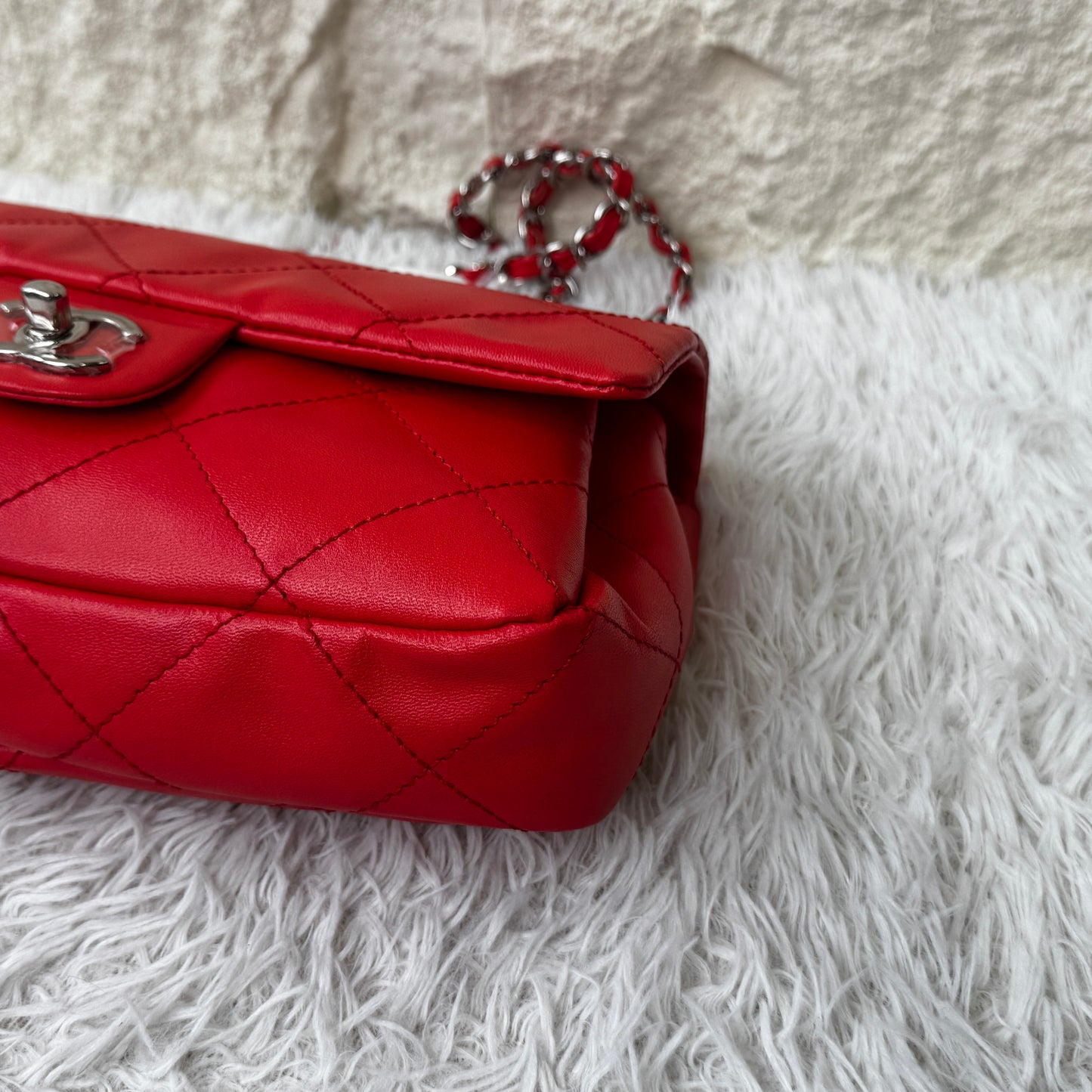 Chanel Red Quilted Lambskin Classic Flap Shoulder Bag (Pre-Owned)
