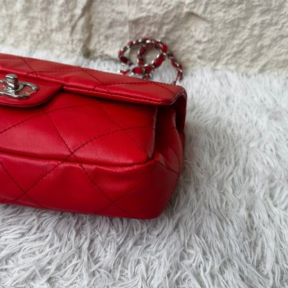 Chanel Red Quilted Lambskin Classic Flap Shoulder Bag (Pre-Owned)