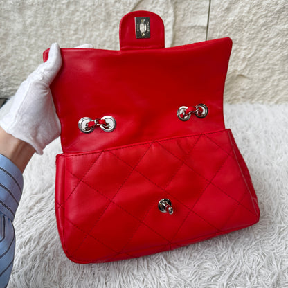 Chanel Red Quilted Lambskin Classic Flap Shoulder Bag (Pre-Owned)