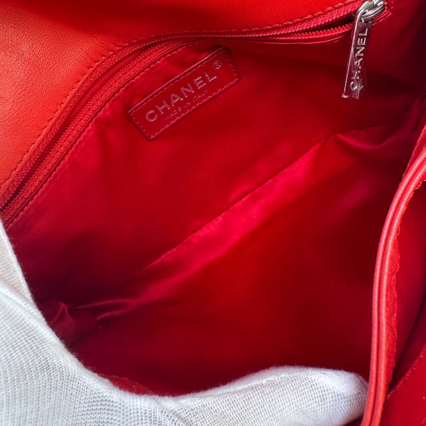 Chanel Red Quilted Lambskin Classic Flap Shoulder Bag (Pre-Owned)