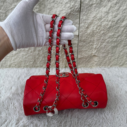 Chanel Red Quilted Lambskin Classic Flap Shoulder Bag (Pre-Owned)