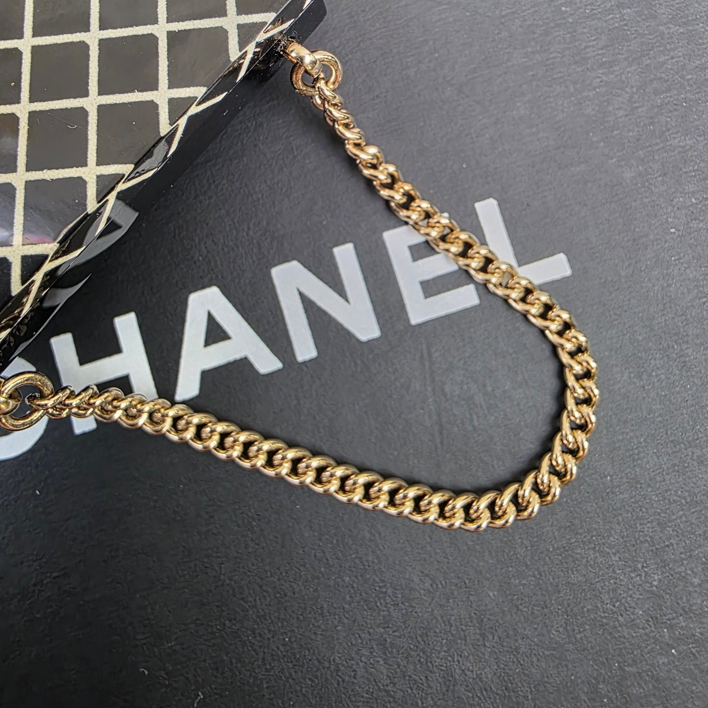 Chanel Black Quilted Pattern Chain Mini Bag (Pre-Owned)