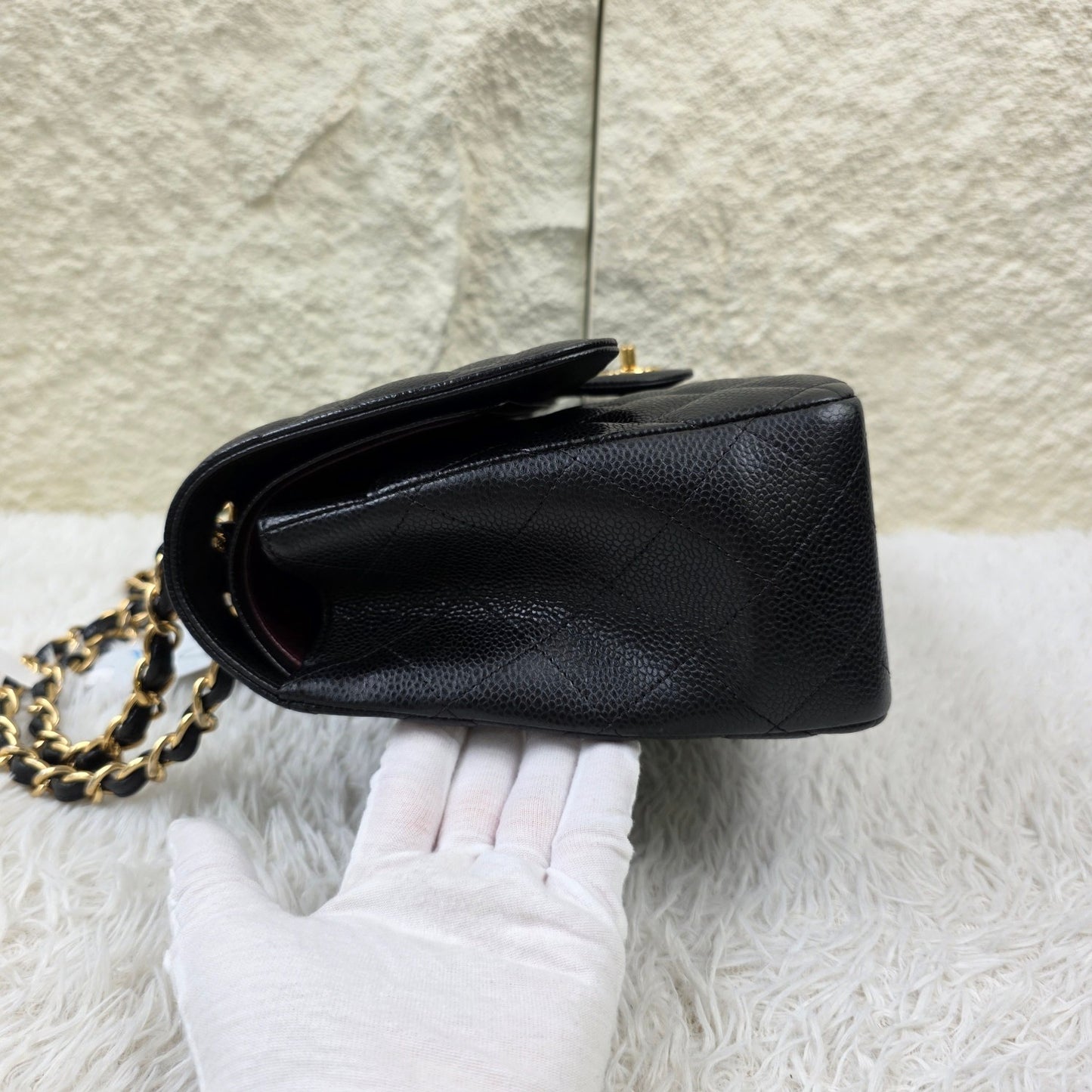Chanel Black Quilted Caviar Leather Classic Flap Shoulder Bag (Pre-Owned)