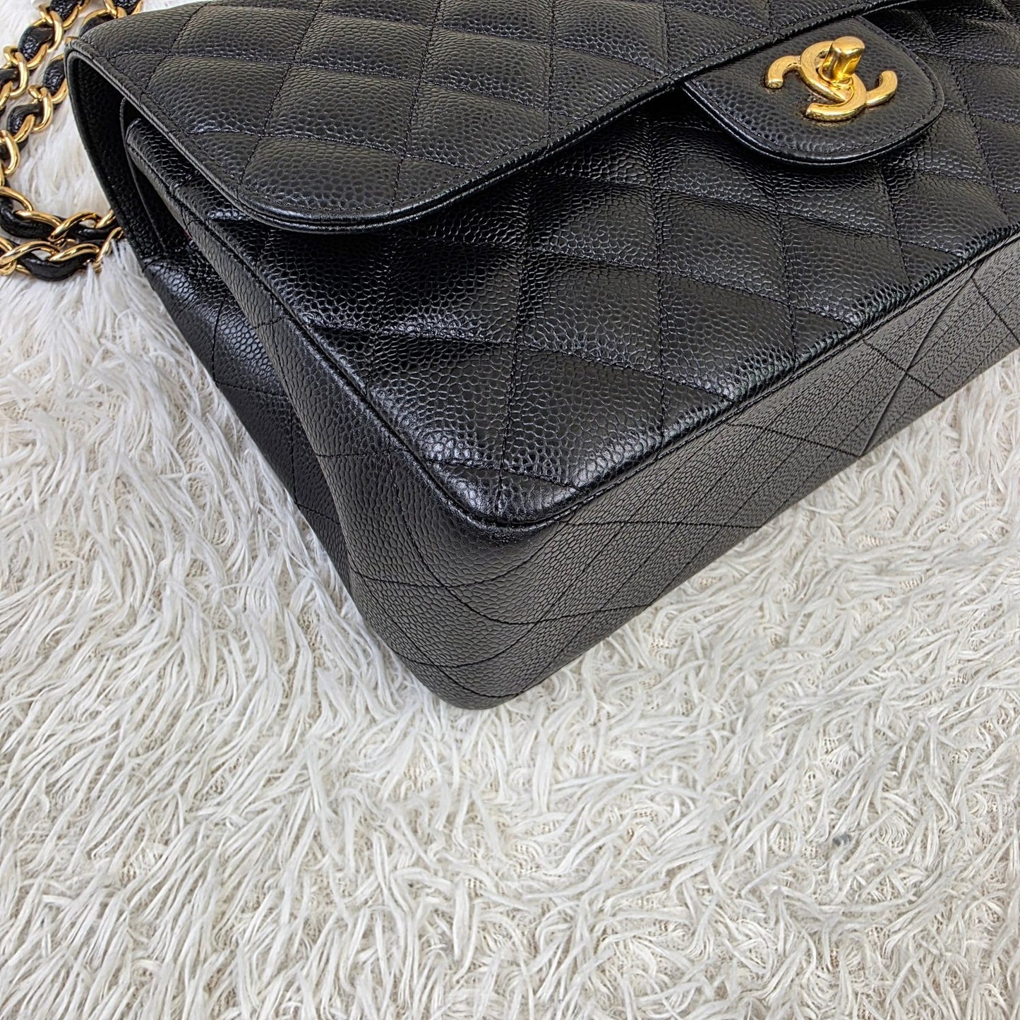 Chanel Black Quilted Caviar Leather Classic Flap Shoulder Bag (Pre-Owned)