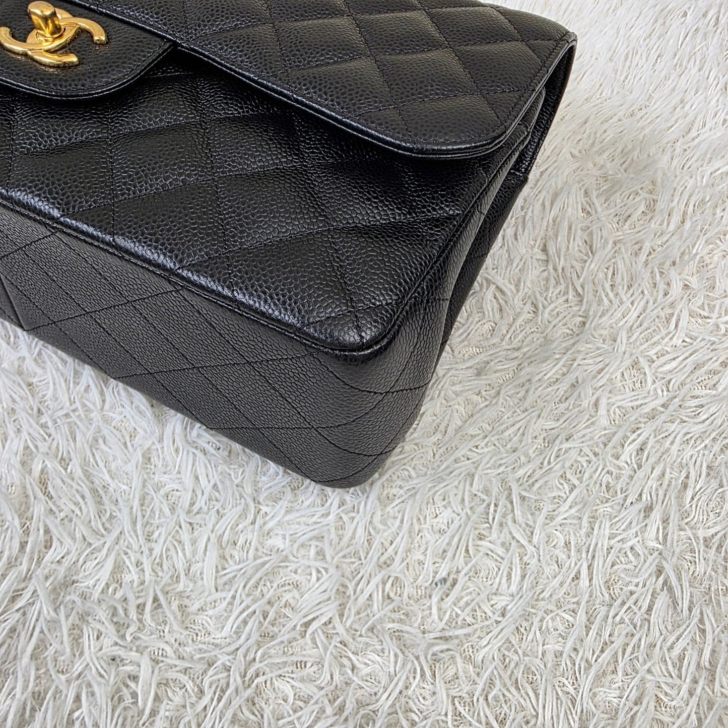 Chanel Black Quilted Caviar Leather Classic Flap Shoulder Bag (Pre-Owned)