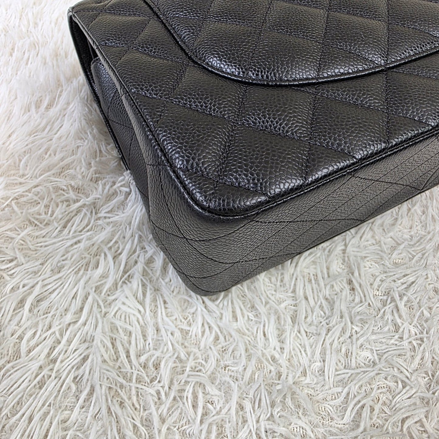 Chanel Black Quilted Caviar Leather Classic Flap Shoulder Bag (Pre-Owned)