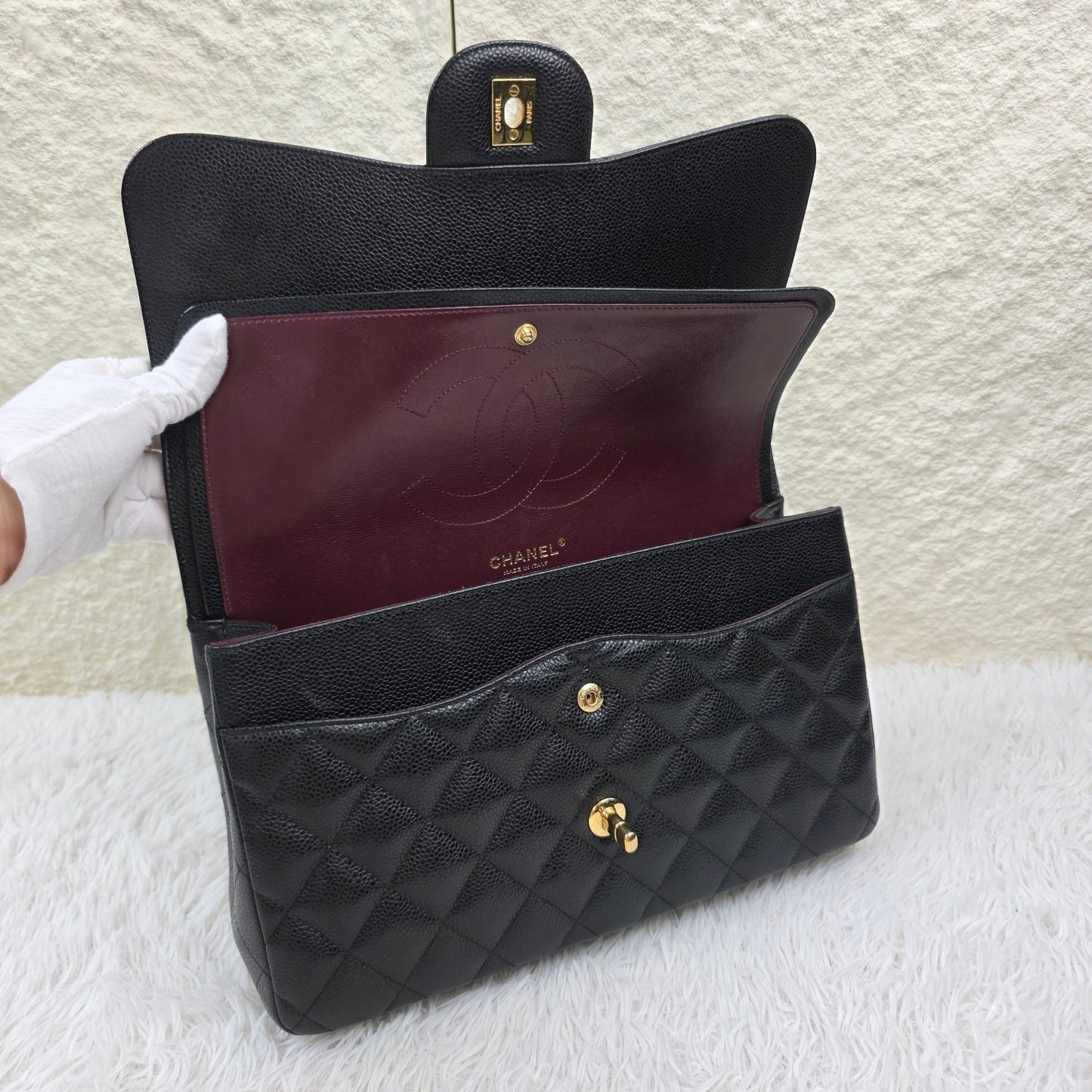 Chanel Black Quilted Caviar Leather Classic Flap Shoulder Bag (Pre-Owned)