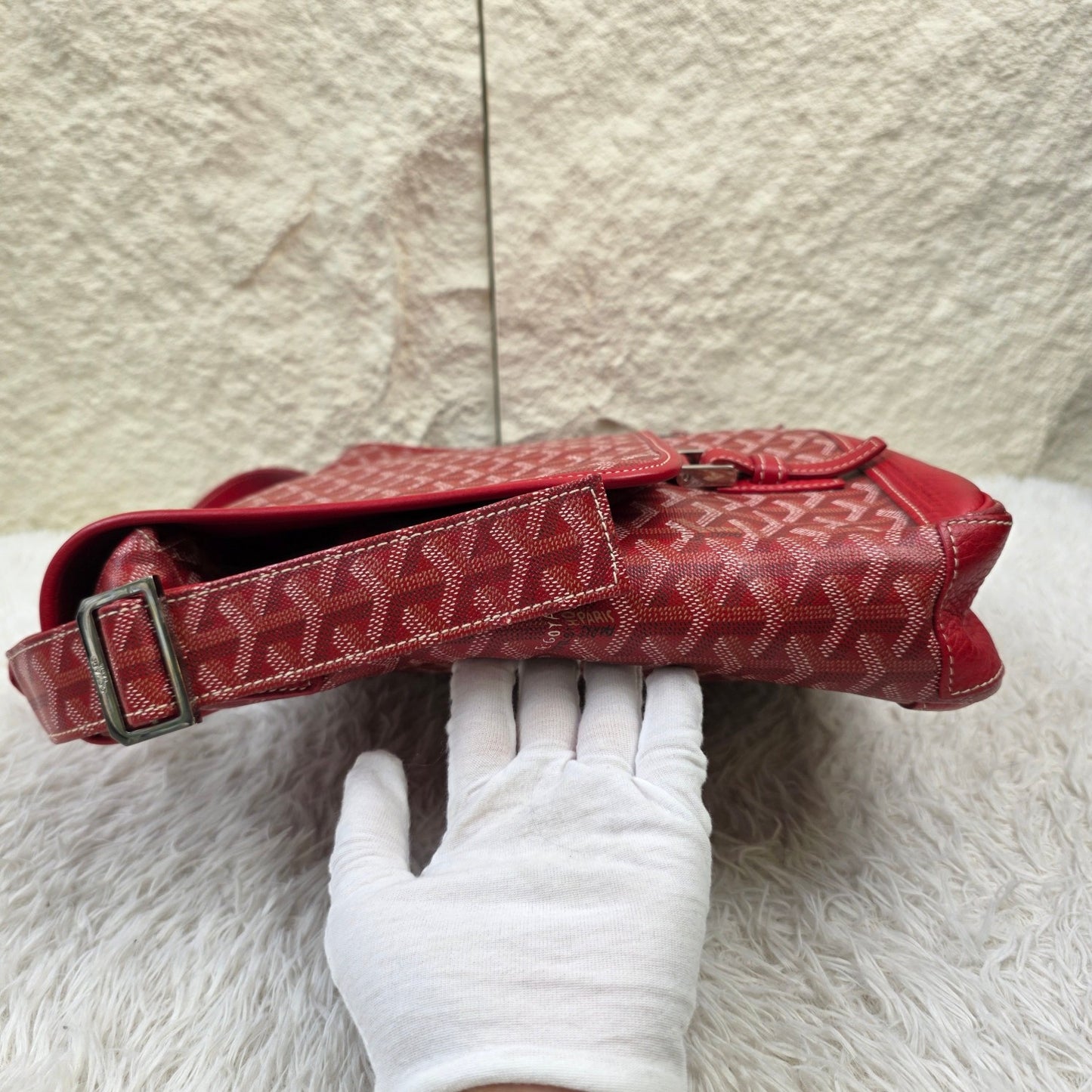 Goyard Red Goyardine Canvas Messenger Shoulder Bag (Pre-Owned)
