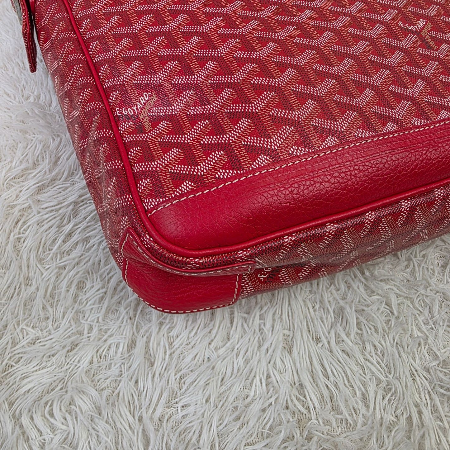 Goyard Red Goyardine Canvas Messenger Shoulder Bag (Pre-Owned)