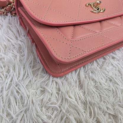 Chanel Pink Quilted Leather Chain Shoulder Bag (Pre-Owned)