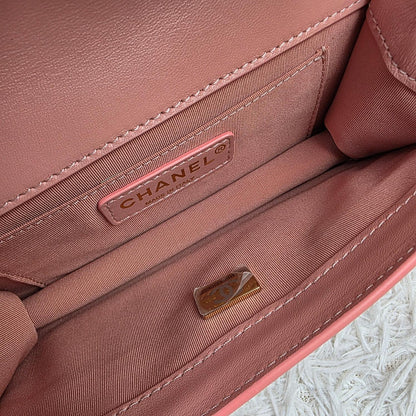 Chanel Pink Quilted Leather Chain Shoulder Bag (Pre-Owned)