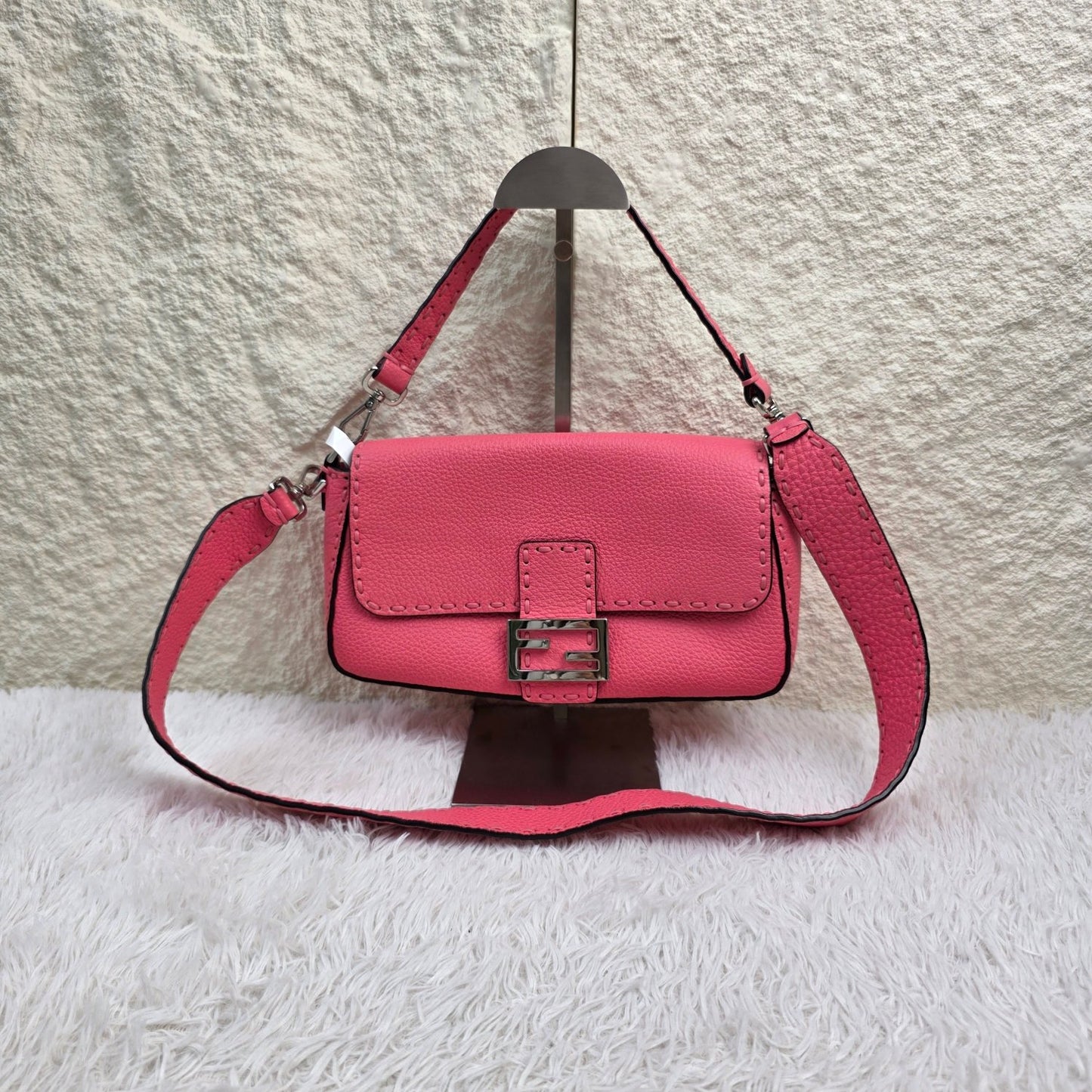 Fendi Pink Leather Baguette Shoulder Bag (Pre-Owned)
