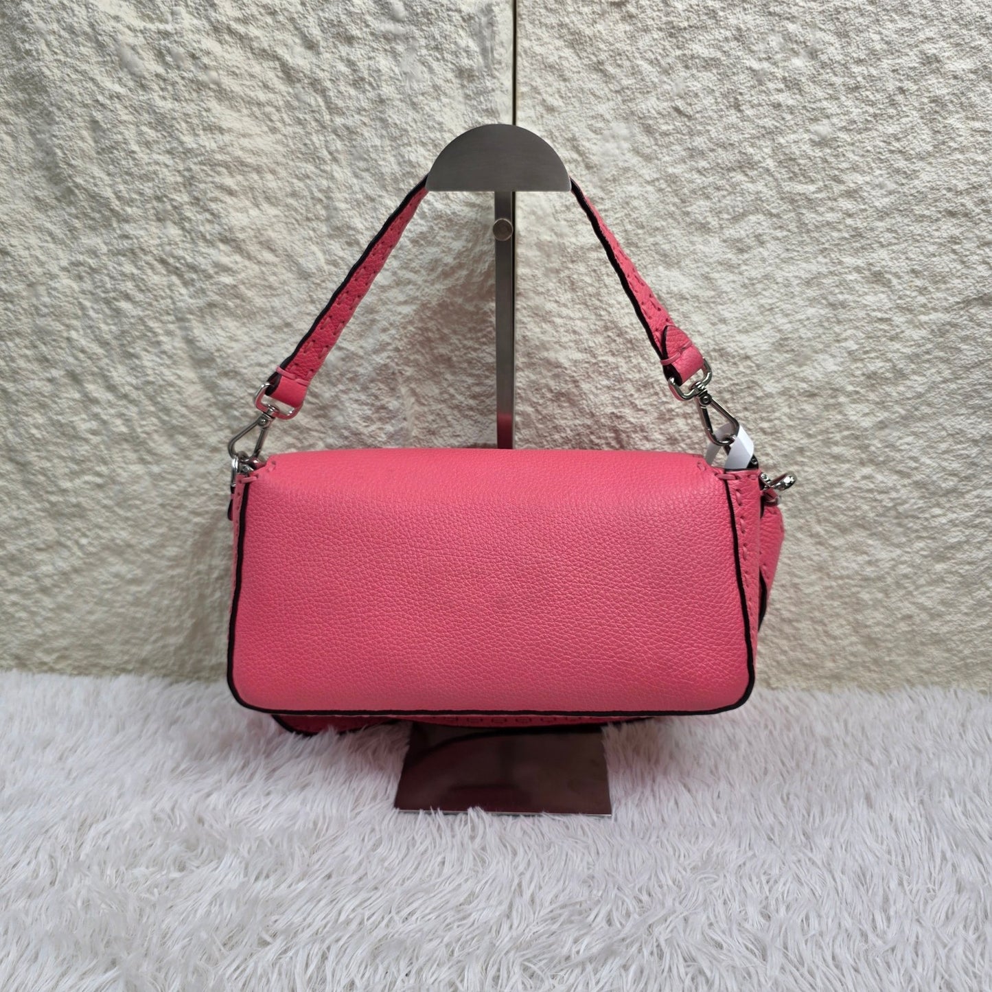 Fendi Pink Leather Baguette Shoulder Bag (Pre-Owned)
