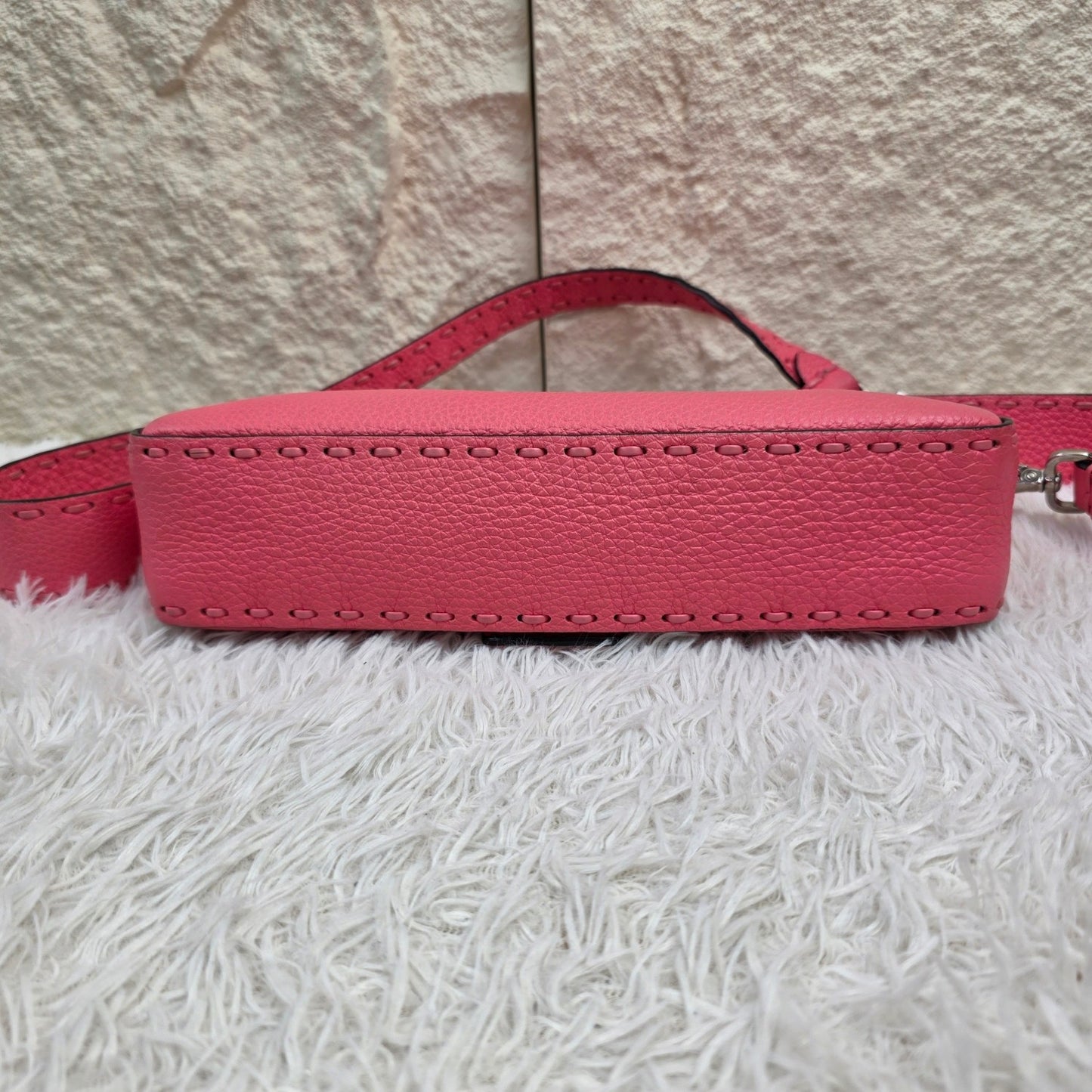 Fendi Pink Leather Baguette Shoulder Bag (Pre-Owned)