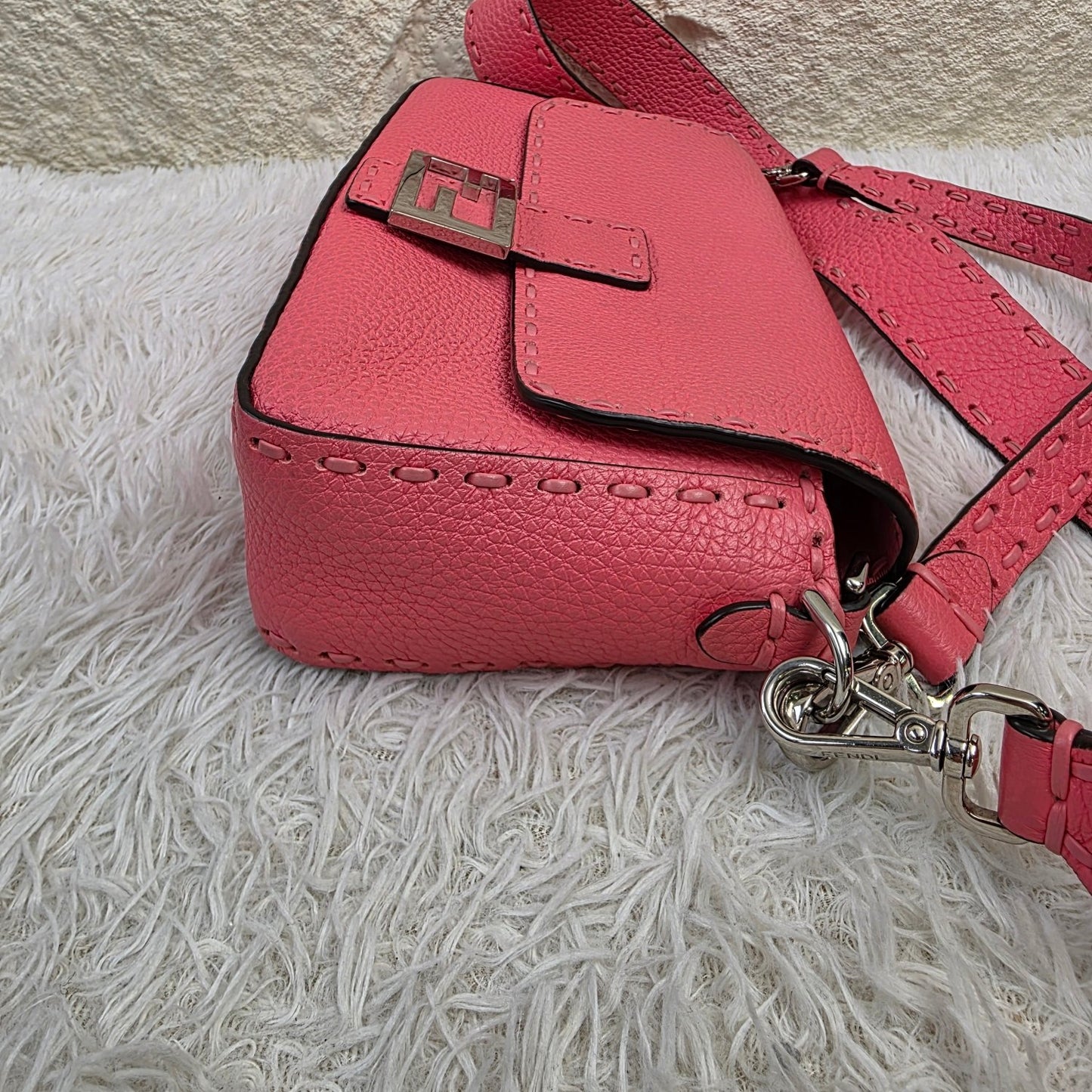 Fendi Pink Leather Baguette Shoulder Bag (Pre-Owned)