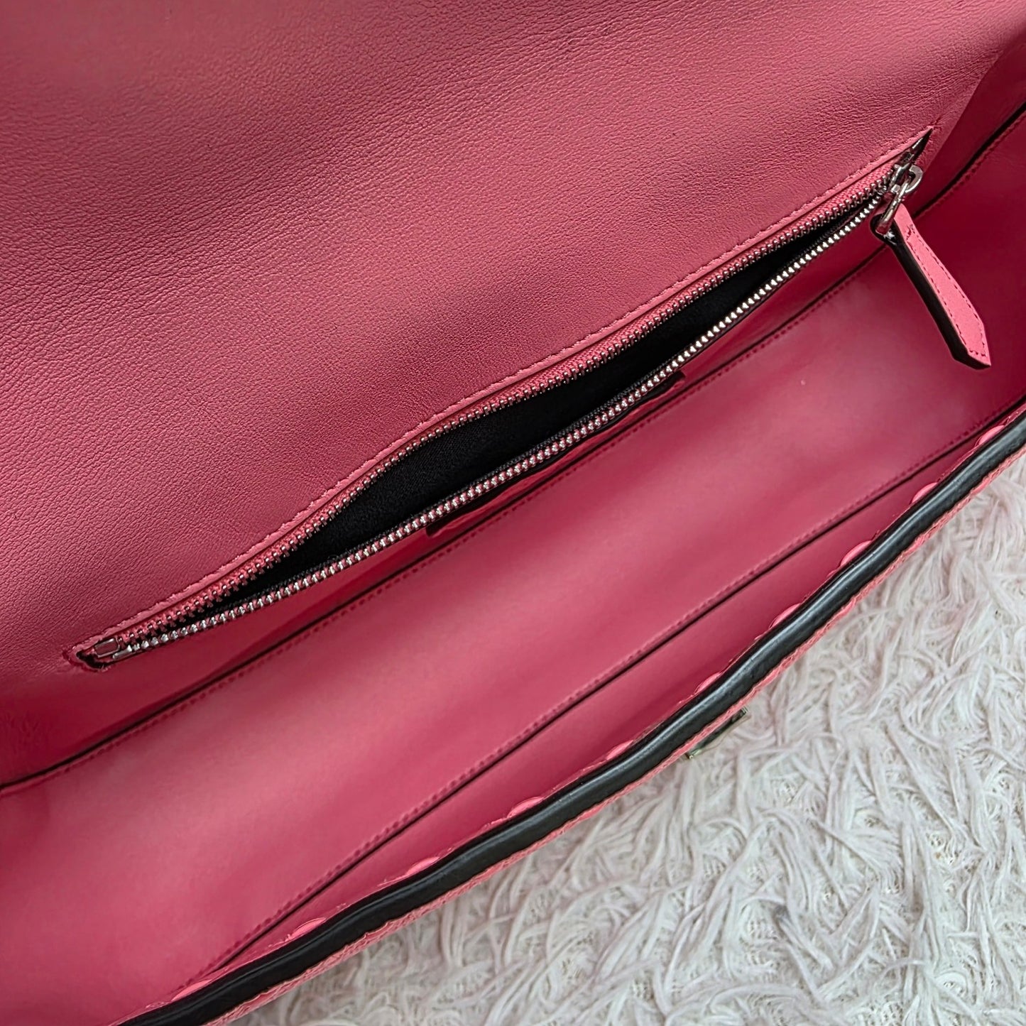 Fendi Pink Leather Baguette Shoulder Bag (Pre-Owned)