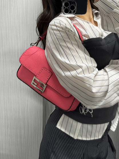 Fendi Pink Leather Baguette Shoulder Bag (Pre-Owned)