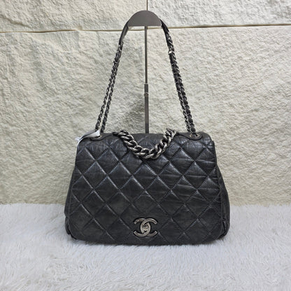 Chanel Black Quilted Leather Chain Shoulder Bag (Pre-Owned)