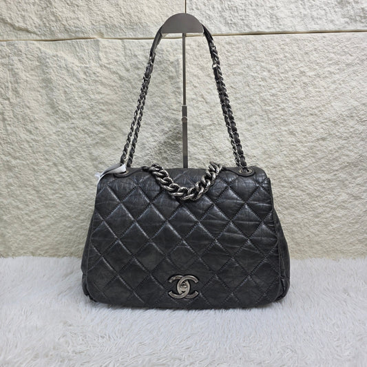 Chanel Black Quilted Leather Chain Shoulder Bag (Pre-Owned)
