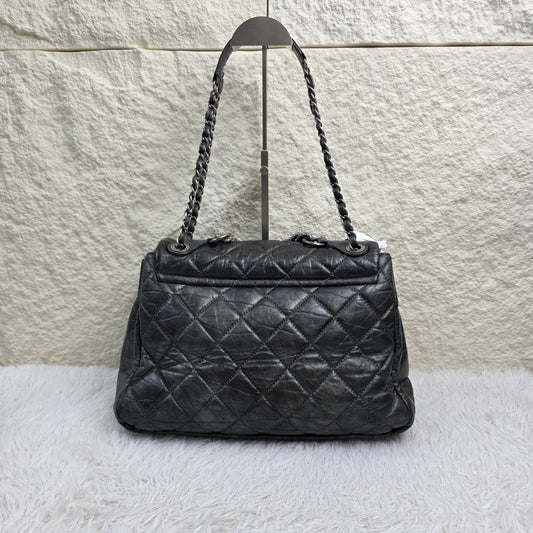 Chanel Black Quilted Leather Chain Shoulder Bag (Pre-Owned)
