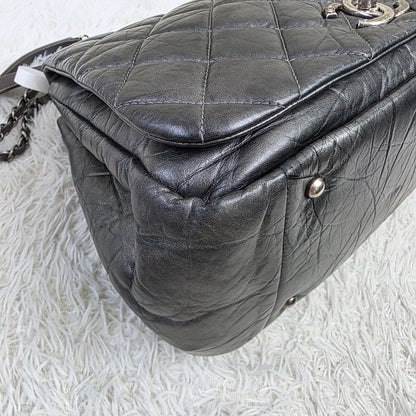 Chanel Black Quilted Leather Chain Shoulder Bag (Pre-Owned)
