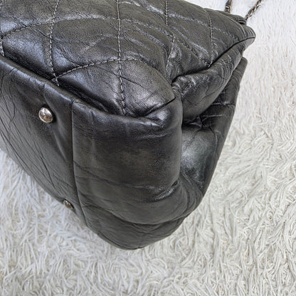 Chanel Black Quilted Leather Chain Shoulder Bag (Pre-Owned)