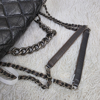Chanel Black Quilted Leather Chain Shoulder Bag (Pre-Owned)