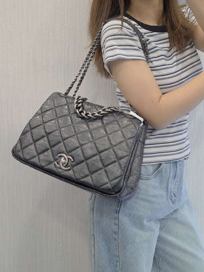 Chanel Black Quilted Leather Chain Shoulder Bag (Pre-Owned)