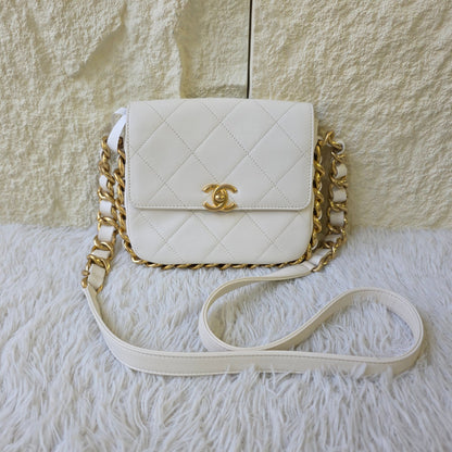 Chanel White Quilted Leather Chain Shoulder Bag (Pre-Owned)