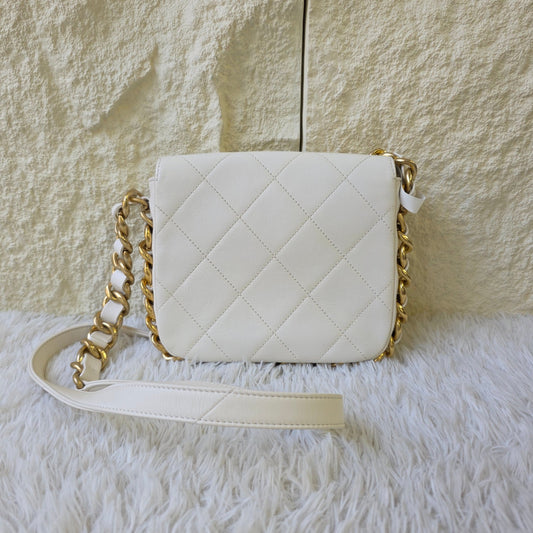 Chanel White Quilted Leather Chain Shoulder Bag (Pre-Owned)