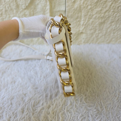 Chanel White Quilted Leather Chain Shoulder Bag (Pre-Owned)