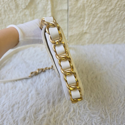 Chanel White Quilted Leather Chain Shoulder Bag (Pre-Owned)