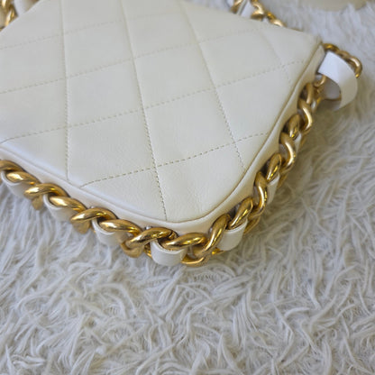 Chanel White Quilted Leather Chain Shoulder Bag (Pre-Owned)