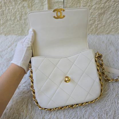 Chanel White Quilted Leather Chain Shoulder Bag (Pre-Owned)