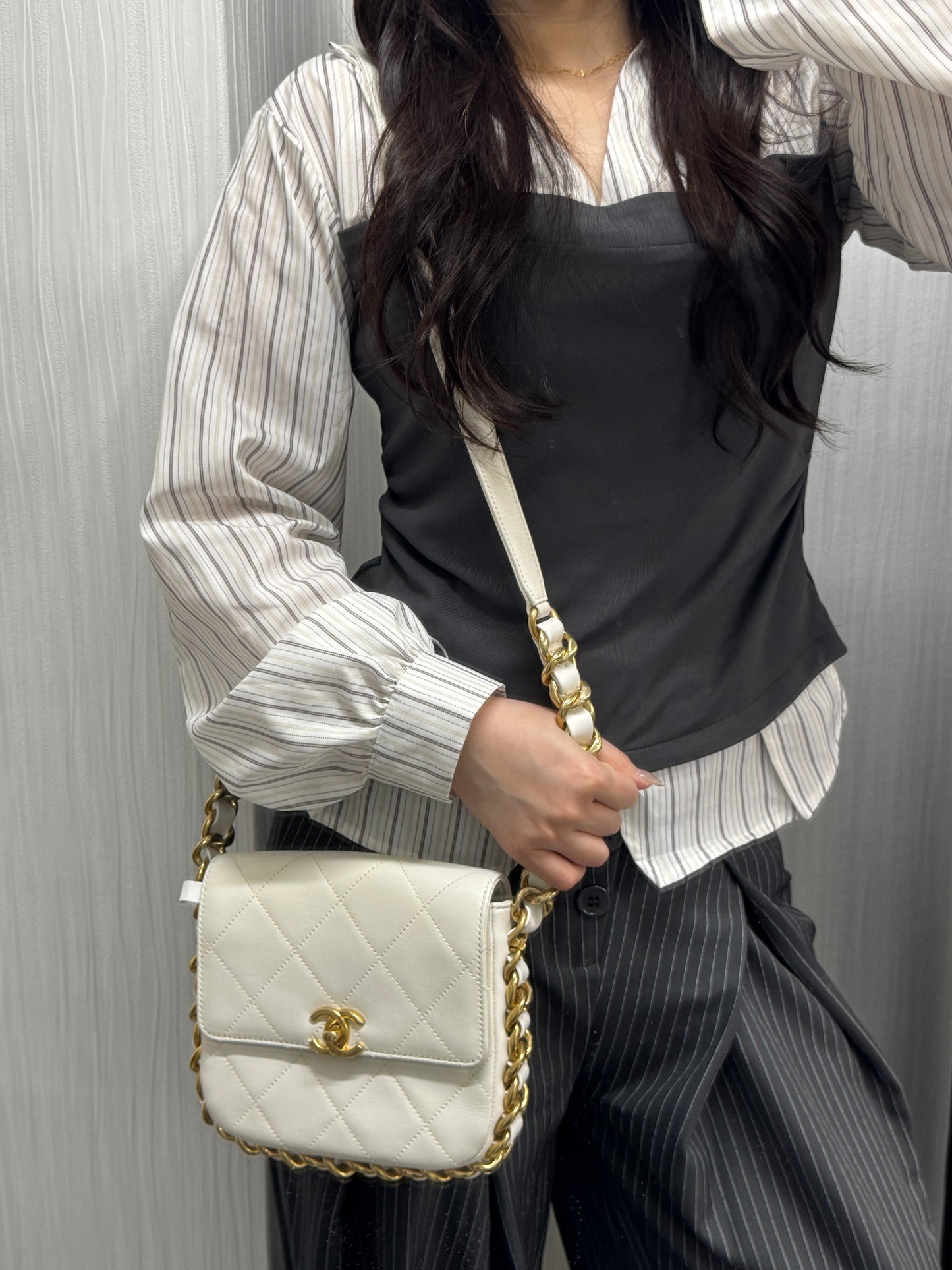 Chanel White Quilted Leather Chain Shoulder Bag (Pre-Owned)