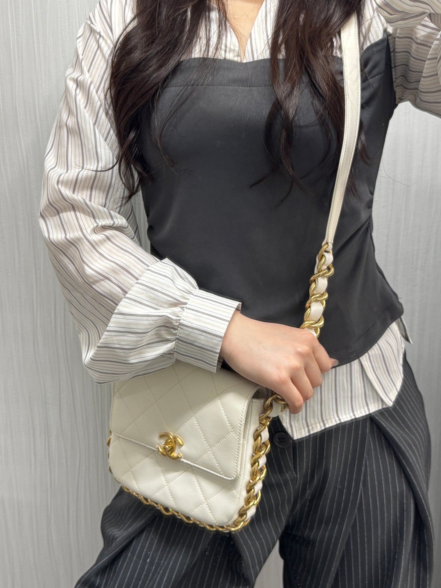 Chanel White Quilted Leather Chain Shoulder Bag (Pre-Owned)