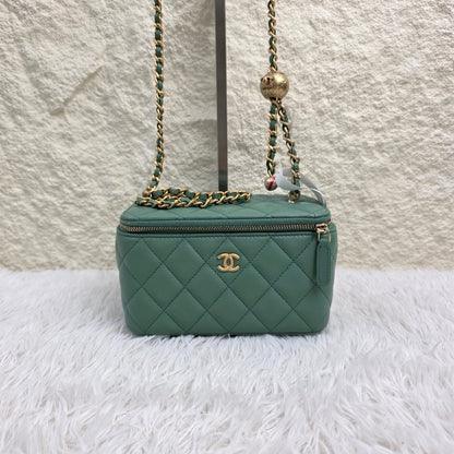 Chanel Green Quilted Leather Vanity Chain Shoulder Bag (Pre-Owned)