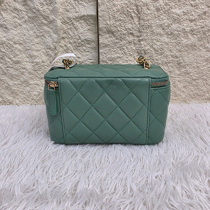 Chanel Green Quilted Leather Vanity Chain Shoulder Bag (Pre-Owned)