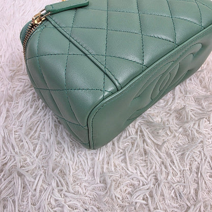 Chanel Green Quilted Leather Vanity Chain Shoulder Bag (Pre-Owned)