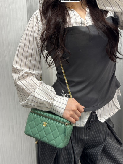 Chanel Green Quilted Leather Vanity Chain Shoulder Bag (Pre-Owned)