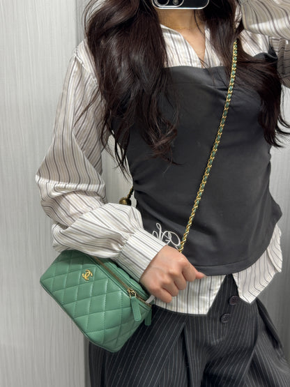 Chanel Green Quilted Leather Vanity Chain Shoulder Bag (Pre-Owned)