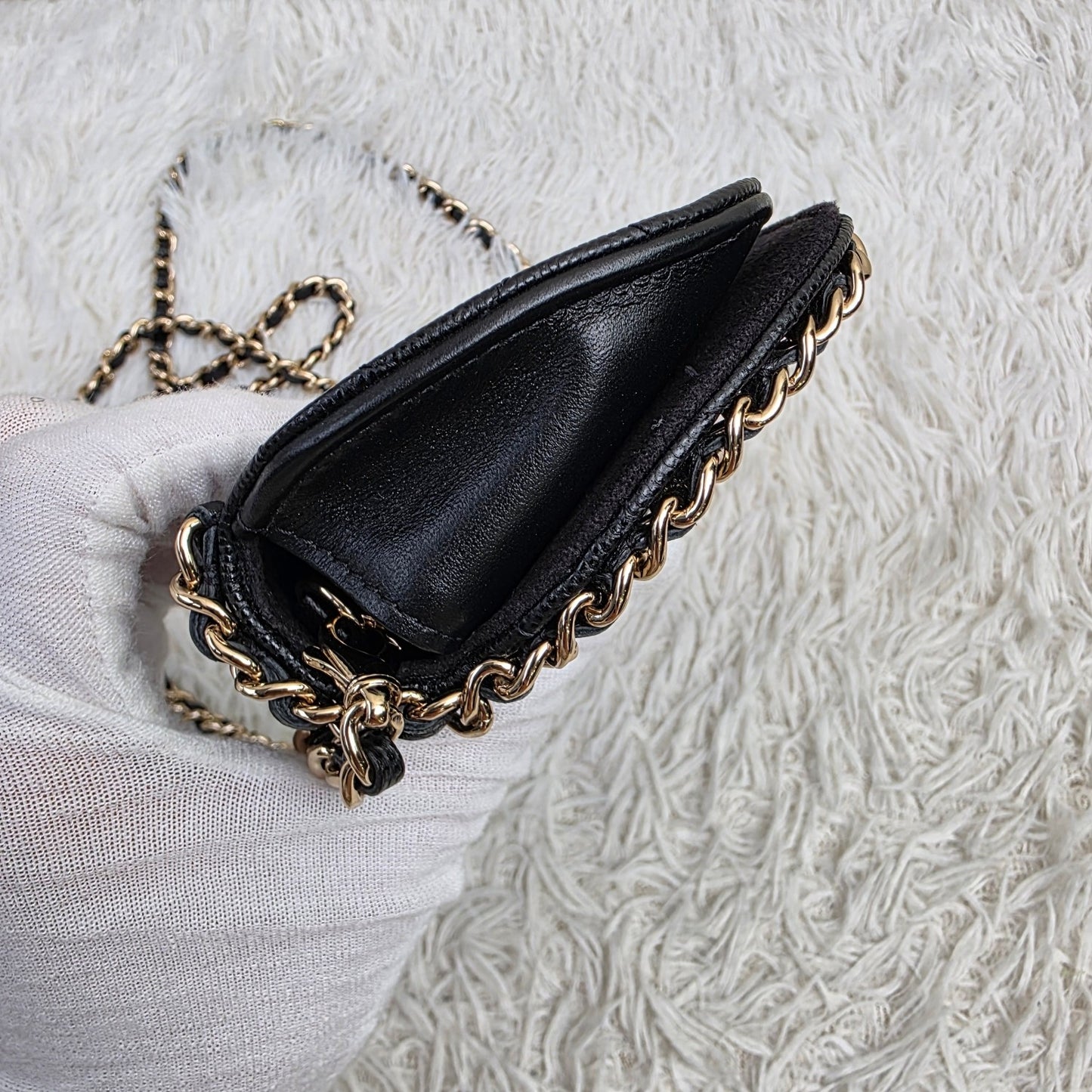 Chanel Black Quilted Caviar Leather Chain Crossbody Bag (Pre-Owned)